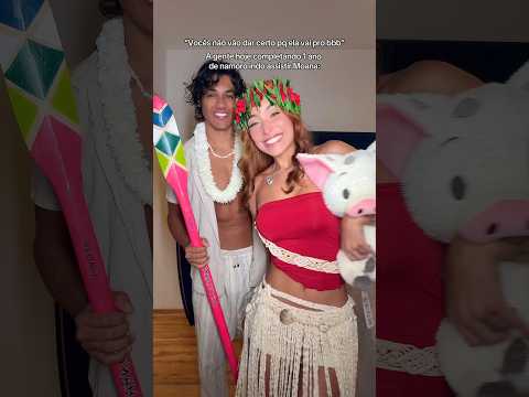 Comemorando 1 ano de namoro assistindo moana porque ele me chama de moaninha hahaha