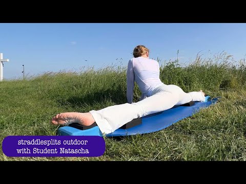 Contortion Training by Flexyart 249: Straddlesplit outdoor - Also for Yoga, Poledance, Ballet, Dance
