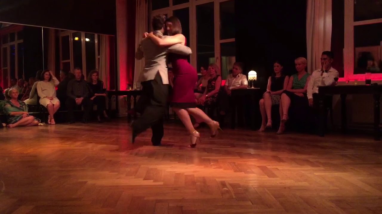 Natasha Lewinger y Haris Mihail 2/5 bailan un Tango "Felicia" de Juan d'Arienzo