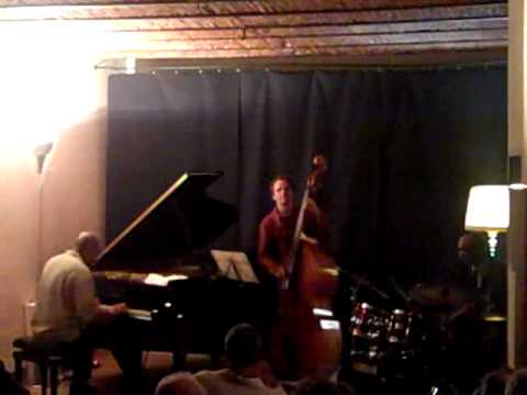 Luis Perdomo Trio "Baby Steps" (Miriam Sullivan) Live at "Locanda dei Mai Intees". Varese, Italy.