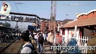preview picture of video 'आरा में रेलवे छात्र ने किया जमकर हंगामा 'किया रेलवे मंत्रालय मोदी से गुहार"Hangama Ara Railway track'