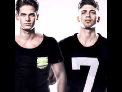 Hardwell vs VINAI - TECHNO Chameleon (John Ezender Mashup)