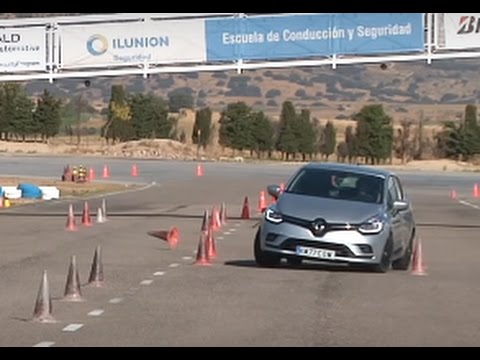 Renault Clio 1.5 dCi 90 EDC 2016 – Maniobra de esquiva (moose test) y eslalon | km77.com