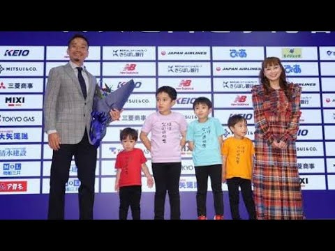 ⚽😂【爆笑】長友佑都の会見で8歳長男が“主役強奪”ｗｗ父そっくり煽りポーズに会場騒然🔥👀