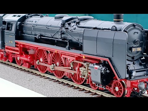 BR 01 Altbau.  Roco oder Brawa? Das war hier die Frage.