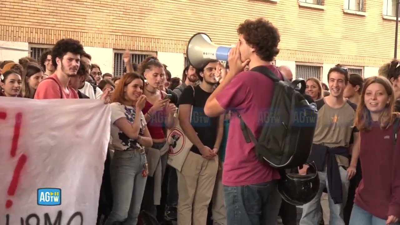 Tensioni all’Università al grido di “Fuori i fascisti” (VIDEO)