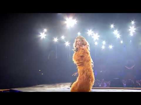 Kylie Minogue - Put Your Hands Up (live Aphrodite Les Folies Tour)
