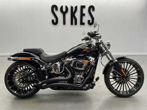 2025 Harley-Davidson FXBR 117 Softail Breakout in Vivid Black