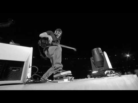 Rob Trujillo Pays Tribute To Chris Cornell With Black Hole Sun Bass Solo During Metallica Show 2017