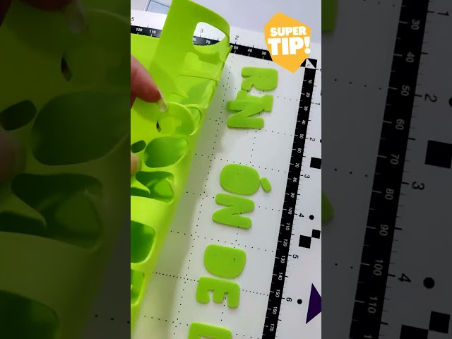 Vídeo relacionado con Quesuc 2 Piezas Cortador De Papel Rodillo Perforador Para Laminado, Foil, Espuma Eva Y Cartón De Plástico 16X4.6 CM