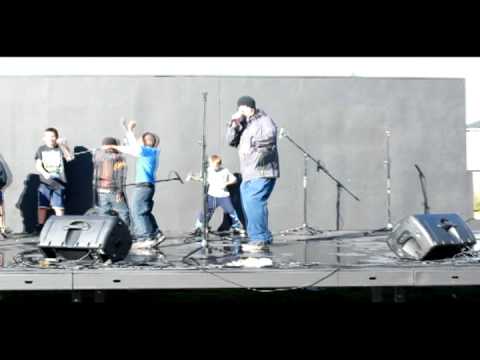 P.Flow Matics - Sunshine Performance (with hysterical KIDS dancing in the background!)