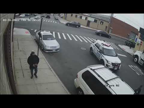 crazy Lexus driver rams the NYPD car and escaped in pursuit