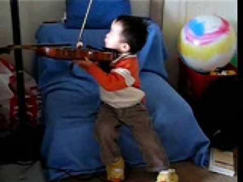 080119 Shitou "playing" the violin following Gidon Kremer
