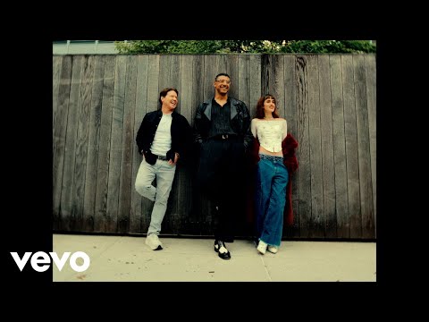 Arthur Hanlon, Manuel Medrano, Nia Skyfer - SOL (Official Video)