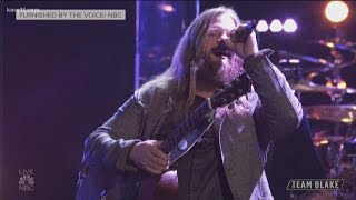 Chris Kroeze brings down the house on The Voice