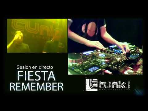 Sesion en directo de la Fiesta Remember      Discoteca Young Play