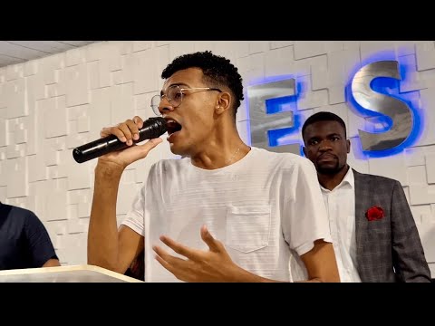 A VOZ DESTE JOVEM É LINDA 😱 OLHA ISSO 😭