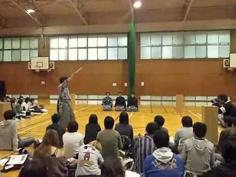 政治経済学科 2011/10/5日本文化学科「狂言祭」を開催2/5＜小舞＞