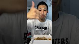 Download lagu Japanese people eat takoyaki in Indonesia mp3