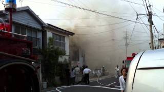 preview picture of video '奄美市名瀬屋仁川の火事2011/4/25 その２'