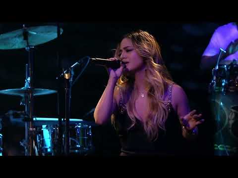 Videoclip de Break (feat. Ally Brooke) — Santana