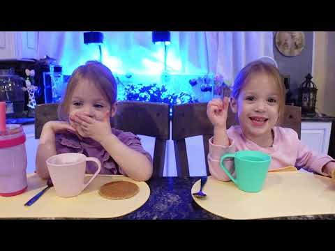 Twins try stroopwafel
