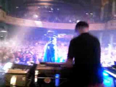 The specials in Glasgow 2009 - skinhead symphony - Nik dancing!