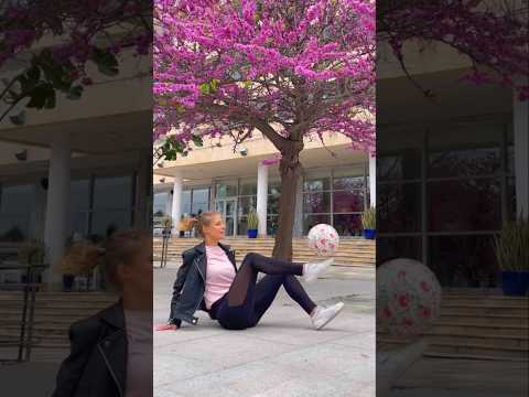 Her soccer tricks are on lit 🔥🔥🔥 #aguska #girlpower #soccergirl #football #soccer