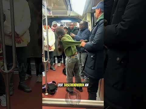 Fahrgäste überwältigen Taschendieb in der U Bahn! 😯