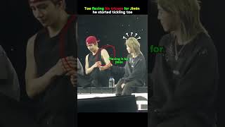 Download lagu Tae flexing his triceps for Jimin.. he started tickling Tae 😂 #vmin #bts #kpop #shorts mp3