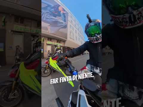 Ragazza in Ducati mi vuole rimorchiare, palese 😎