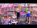 Toko Mainan Keluarga Barbie Ken Doll Berbelanja Dengan Bayi Baru