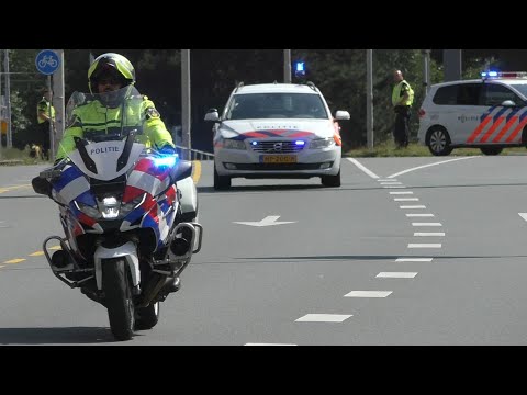 Politie Motor, Volvo V70 en Audi A6 begeleiden Mobiele Intensive Care Unit 17-304 naar Rotterdam
