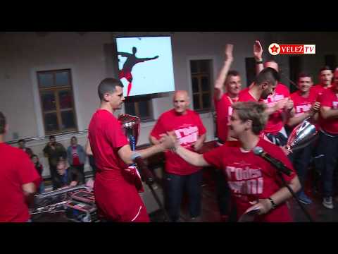 Šampionsko slavlje na Musali: Himna Rođeni, Rođeni