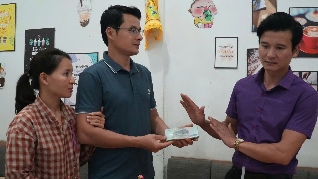 That unexpected and sudden news left Mr. Thu stunned and unable to accept it...