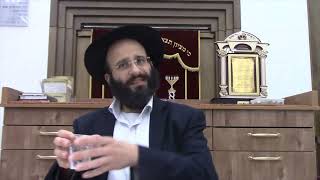 מי נקרא תינוק שנשבה בזמנינו (הרב אלחנן משה נחמנסון) - התמונה מוצגת ישירות מתוך אתר האינטרנט יוטיוב. זכויות היוצרים בתמונה שייכות ליוצרה. קישור קרדיט למקור התוכן נמצא בתוך דף הסרטון