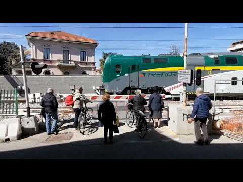 Milano (I) Passaggio a Livello // Level crossing //
