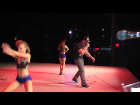 Sessino Performing at Latin Awards Vente Conmigo