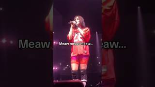 Download lagu Billie Eilish Fans Singing Meaw Meaw Meaw in the Hit me hard and soft tour #billieeilish mp3