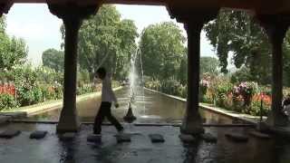 preview picture of video 'Sights and Sounds: Shalimar Bagh, Srinagar'