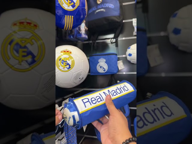 Vídeo relacionado con Plumier con Accesorios Giotto Real Madrid con Lápices, Rotuladores Y Bolígrafos | Estuche Escolar Triple para Fans del Fútbol