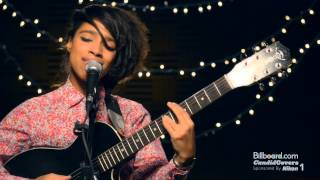 Lianne La Havas covers Jill Scott&#39;s &quot;He Loves Me&quot; LIVE