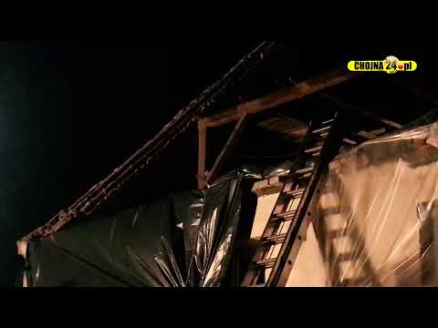 Silny wiatr zerwał dach z budynku w miejscowości Piasek [chojna24.pl]