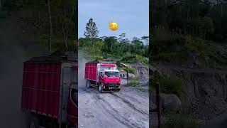 Download lagu TRUCK CANTER MELEWATI TANJAKAN EXTRIM MUATAN PASIR 10KUBIK STAIL HEREX mp3