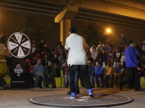 ZAFIRO vs SOLDADO UNIVERSAL - Activación Red Bull / RapStyle / Batalla de Gallos 2016 l