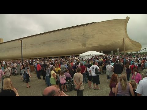 Huge and controversial: "Creationists" rebuild Noah's Ark
