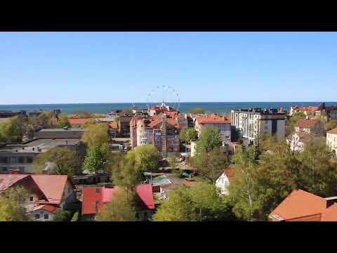 Панорама Зеленоградска со старинной водонапорной башни, в которой сейчас музей котиков Мурариум!