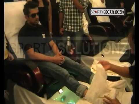 GAUTAM GAMBHIR GETS BODY MASSAGE.mp4
