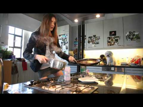 Girl burns down her kitchen in just one minute