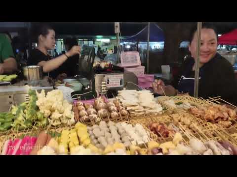 O Mercado Noturno de Luang Prabang é uma das atrações mais populares em Luang Prabang, Laos.